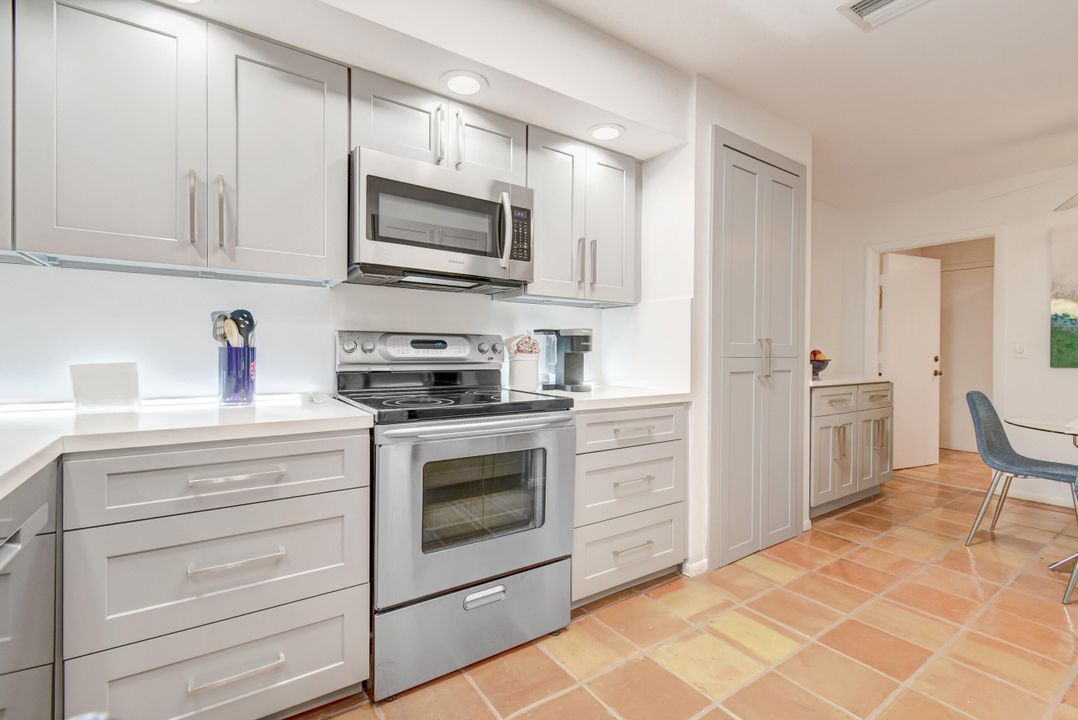 For Sale: $385,000 (2 beds, 2 baths, 1554 Square Feet)