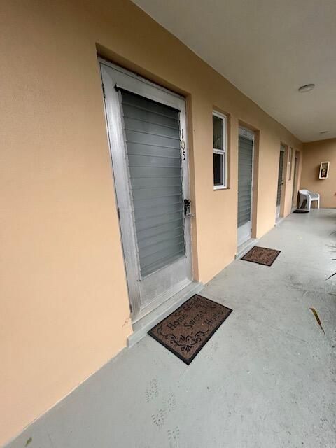 For Sale: $155,000 (2 beds, 2 baths, 872 Square Feet)