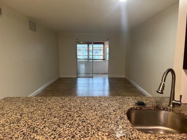 For Sale: $155,000 (2 beds, 2 baths, 872 Square Feet)