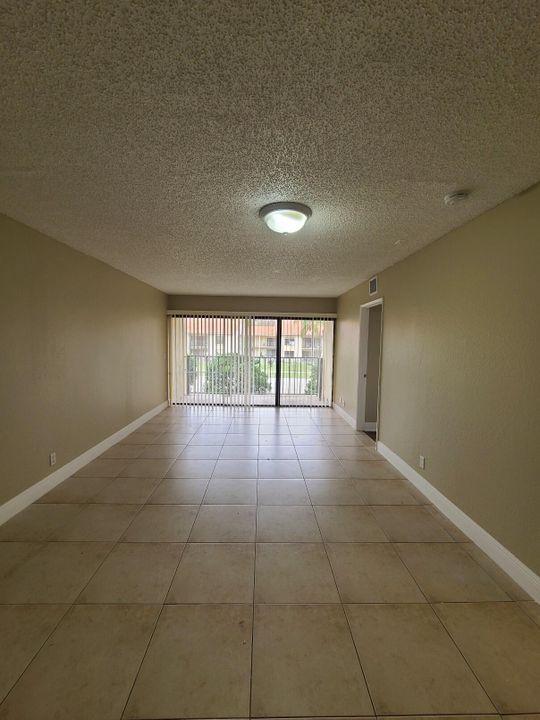 For Rent: $1,950 (2 beds, 2 baths, 904 Square Feet)