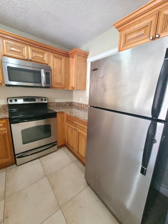 For Rent: $1,950 (2 beds, 2 baths, 904 Square Feet)