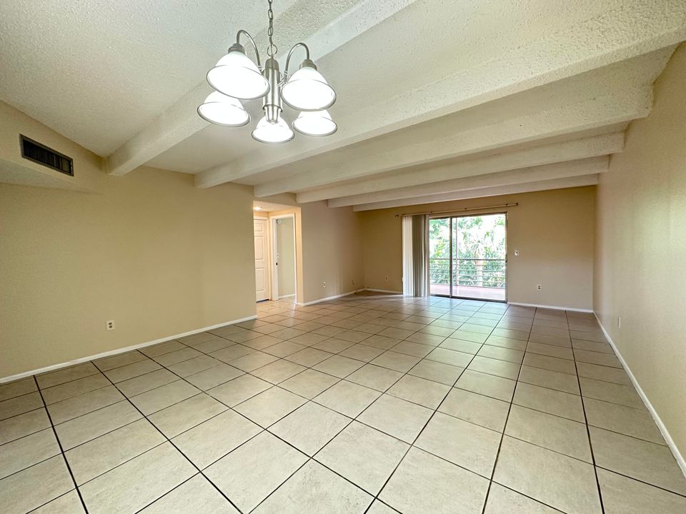 For Sale: $259,000 (2 beds, 2 baths, 1155 Square Feet)