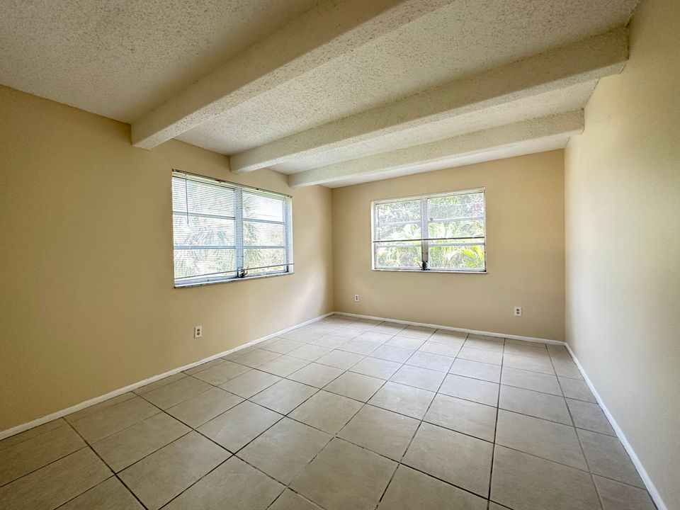 For Sale: $259,000 (2 beds, 2 baths, 1155 Square Feet)