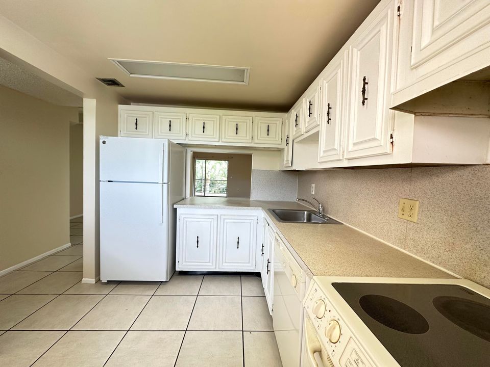 For Sale: $259,000 (2 beds, 2 baths, 1155 Square Feet)