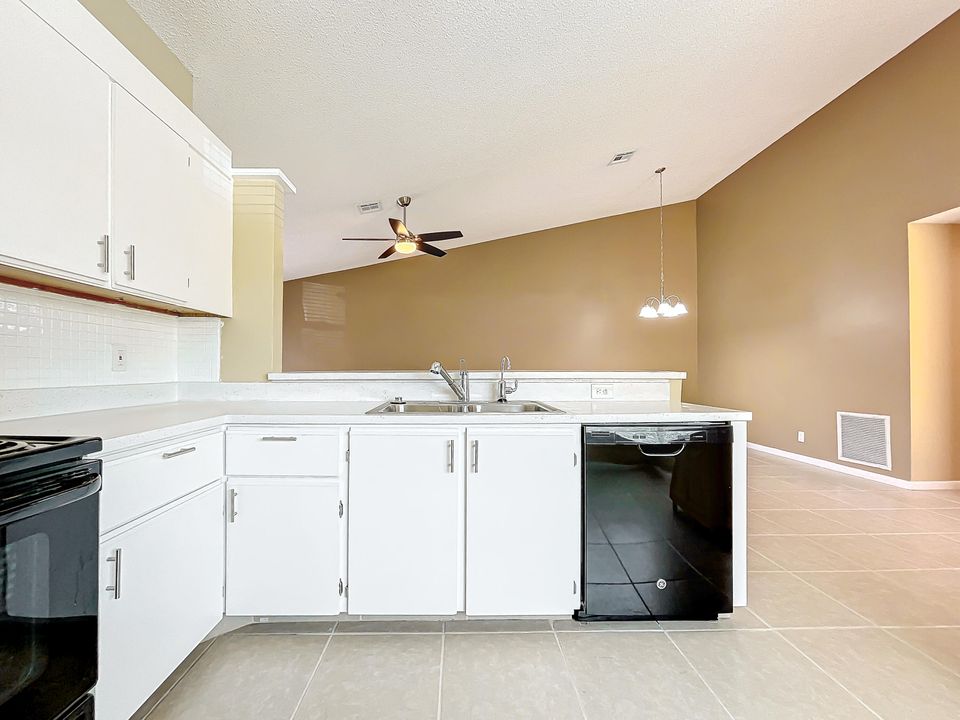 For Sale: $414,990 (3 beds, 2 baths, 1324 Square Feet)