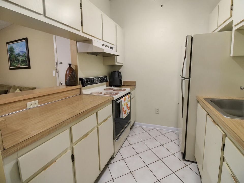 For Sale: $134,900 (1 beds, 1 baths, 624 Square Feet)