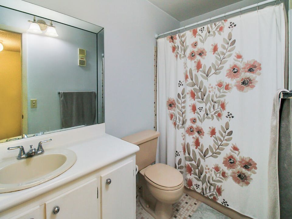 For Sale: $134,900 (1 beds, 1 baths, 624 Square Feet)