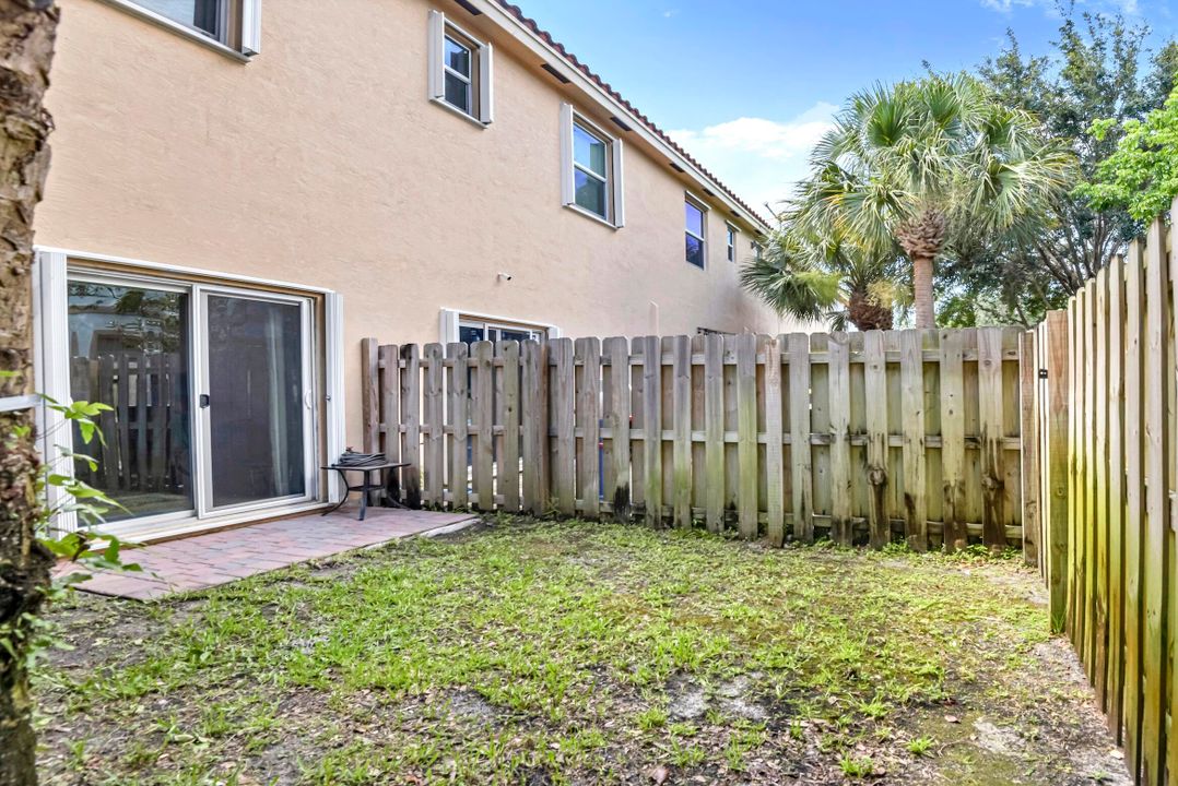 Active With Contract: $370,000 (3 beds, 2 baths, 1499 Square Feet)