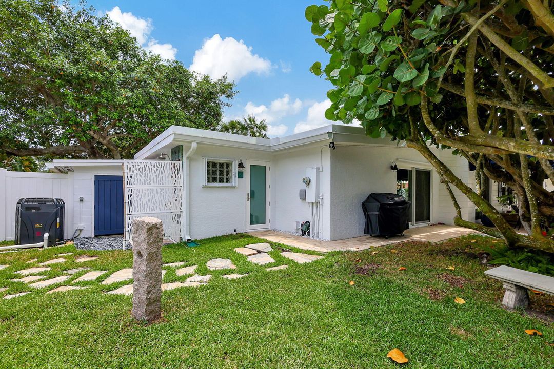 For Sale: $979,000 (3 beds, 2 baths, 1699 Square Feet)