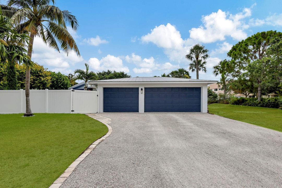 For Sale: $979,000 (3 beds, 2 baths, 1699 Square Feet)