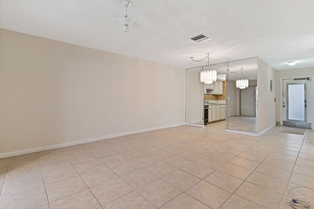 For Sale: $189,900 (2 beds, 2 baths, 936 Square Feet)