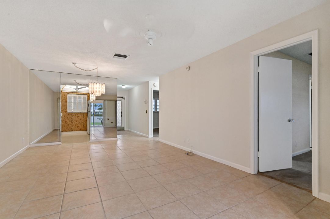 For Sale: $189,900 (2 beds, 2 baths, 936 Square Feet)