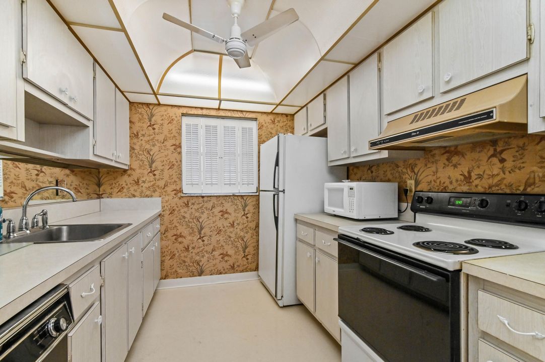 For Sale: $189,900 (2 beds, 2 baths, 936 Square Feet)