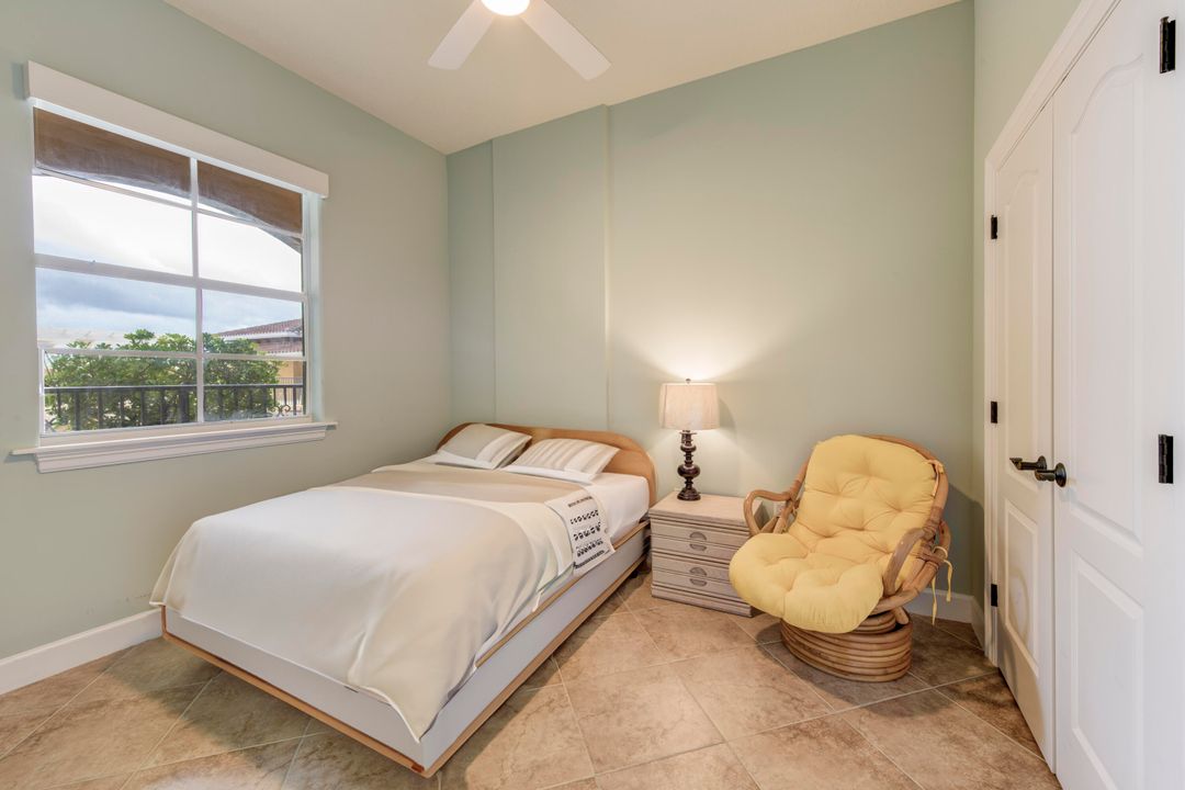 For Sale: $475,000 (3 beds, 2 baths, 1369 Square Feet)