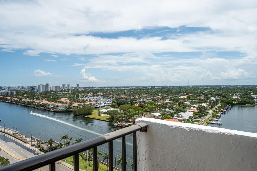 For Sale: $595,000 (2 beds, 2 baths, 1660 Square Feet)