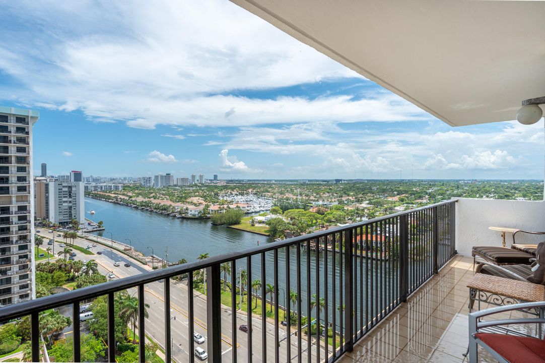 For Sale: $595,000 (2 beds, 2 baths, 1660 Square Feet)