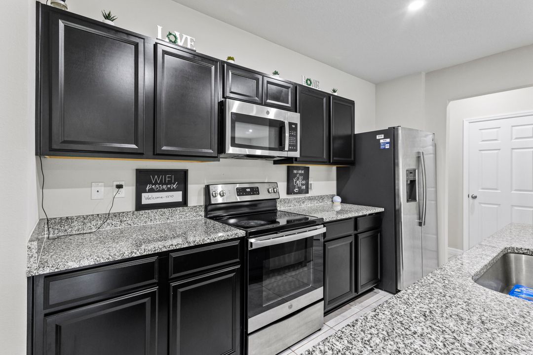 For Sale: $390,000 (4 beds, 2 baths, 1956 Square Feet)