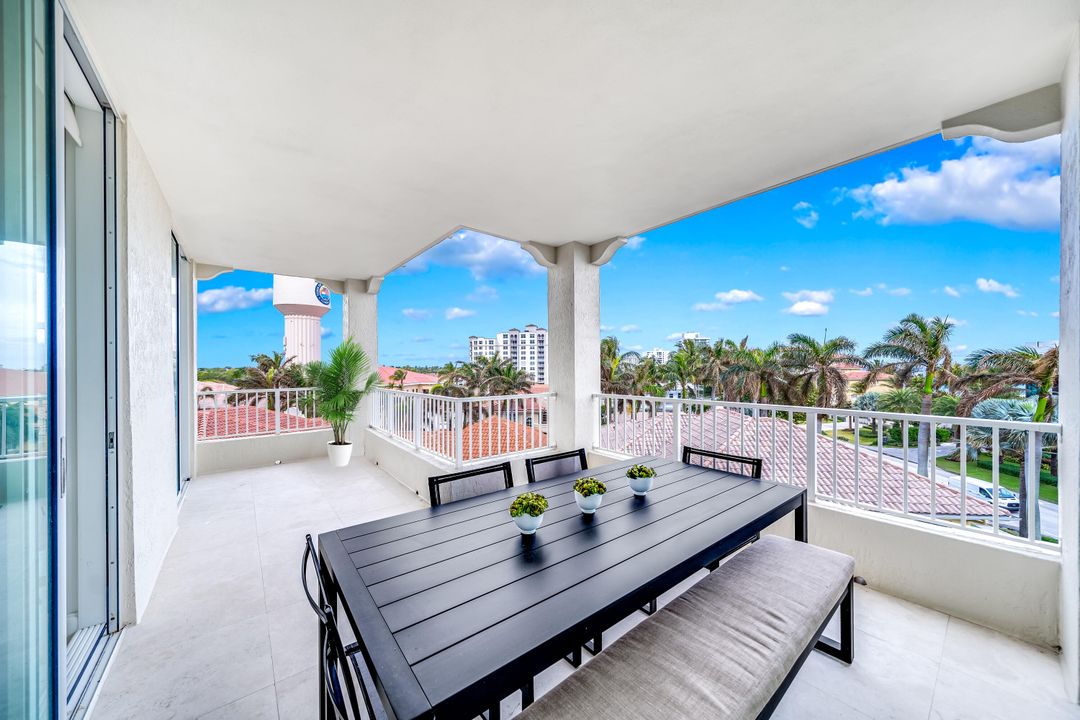 Active With Contract: $2,350,000 (3 beds, 3 baths, 2661 Square Feet)