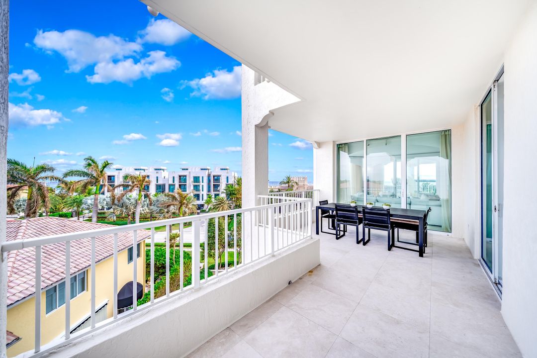 Active With Contract: $2,350,000 (3 beds, 3 baths, 2661 Square Feet)