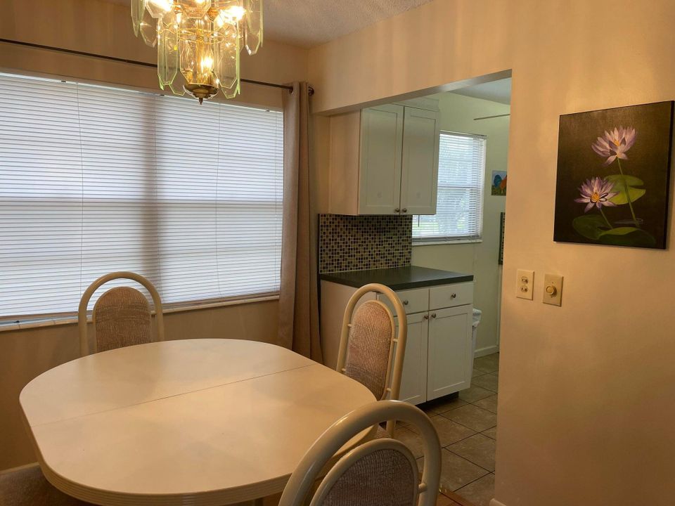 For Sale: $152,425 (2 beds, 1 baths, 840 Square Feet)