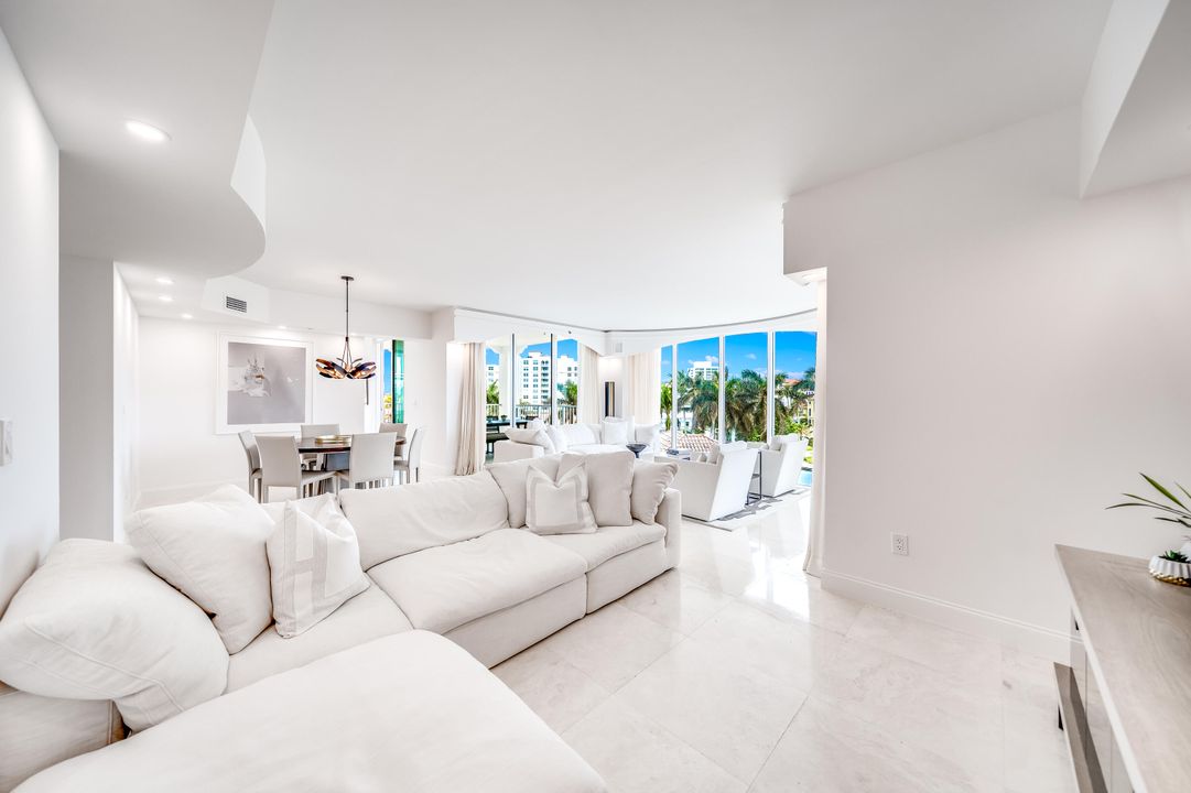 Active With Contract: $2,350,000 (3 beds, 3 baths, 2661 Square Feet)