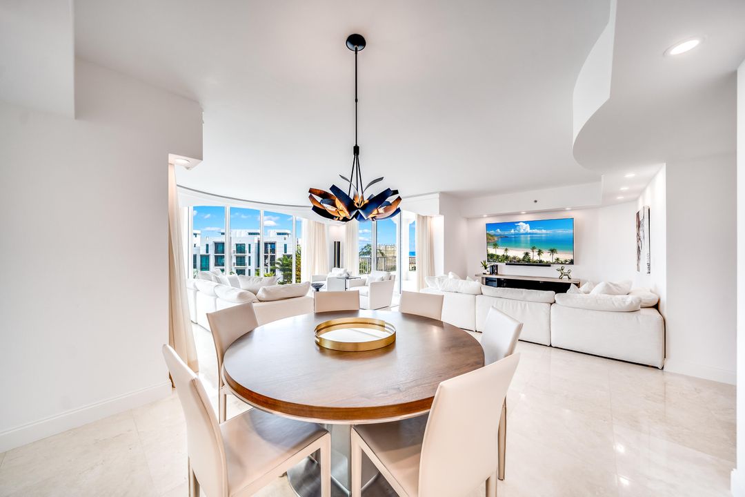 Active With Contract: $2,350,000 (3 beds, 3 baths, 2661 Square Feet)