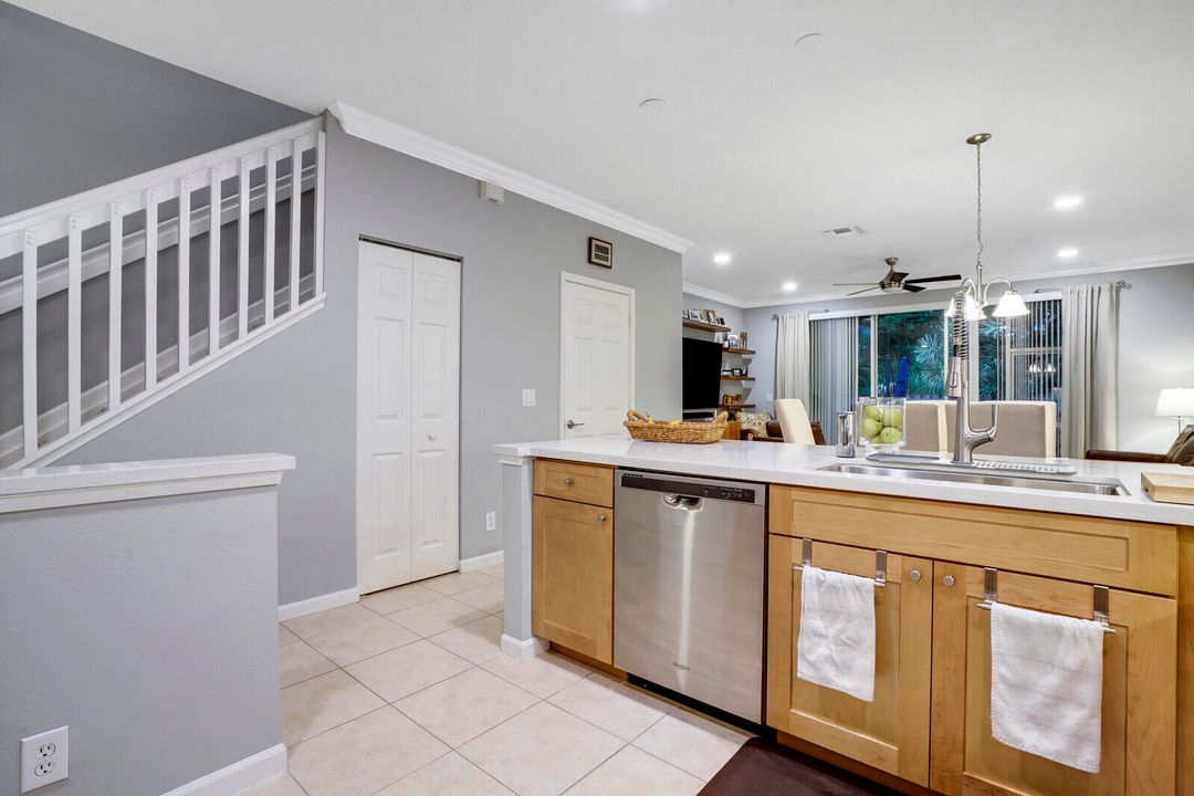For Sale: $425,000 (2 beds, 2 baths, 1502 Square Feet)