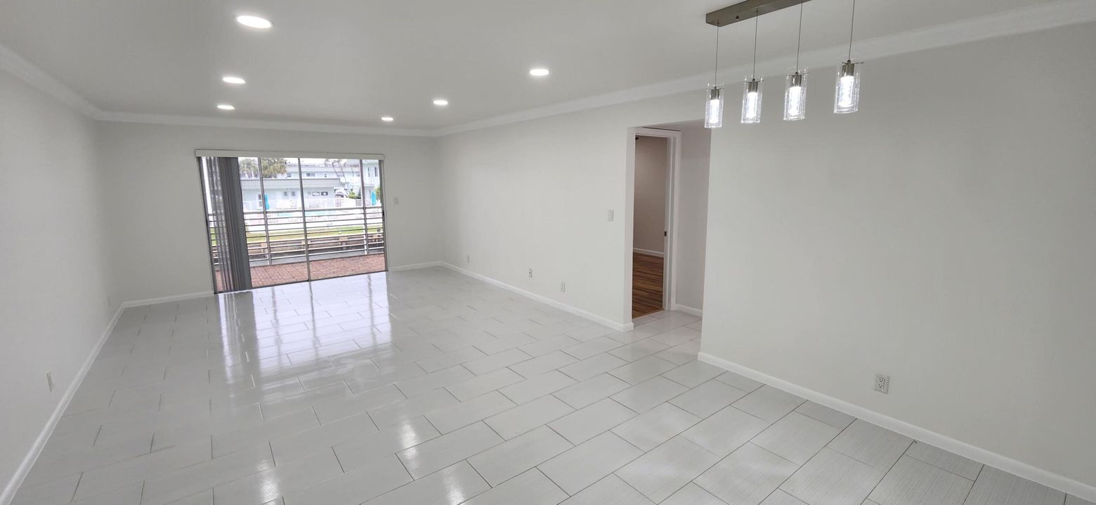 En Venta: $324,500 (2 camas, 2 baños, 1014 Pies cuadrados)