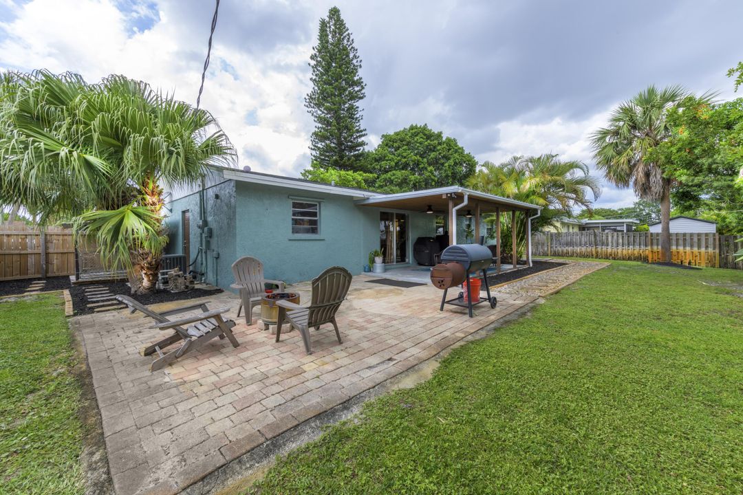 For Sale: $465,000 (3 beds, 2 baths, 1218 Square Feet)