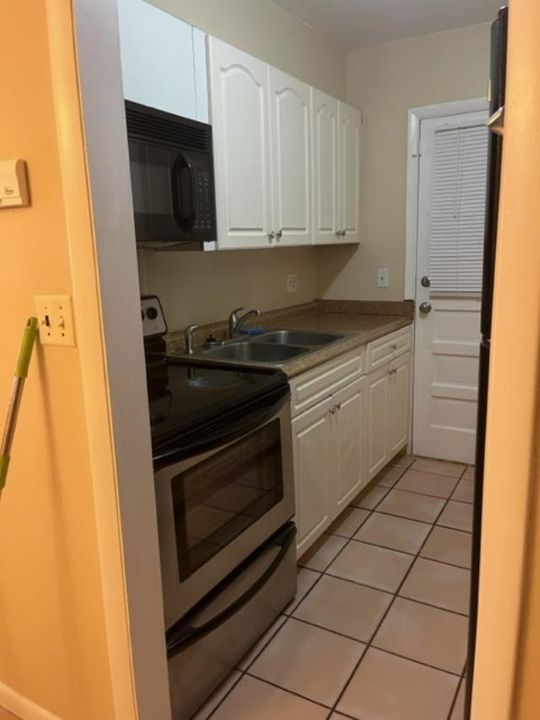 For Rent: $1,795 (1 beds, 1 baths, 817 Square Feet)