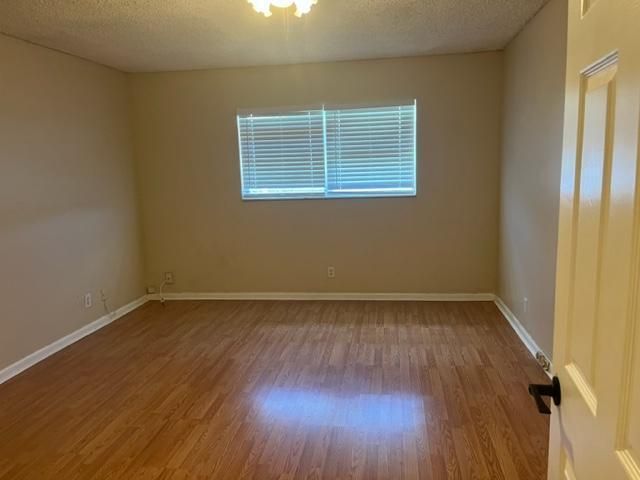 For Rent: $1,795 (1 beds, 1 baths, 817 Square Feet)