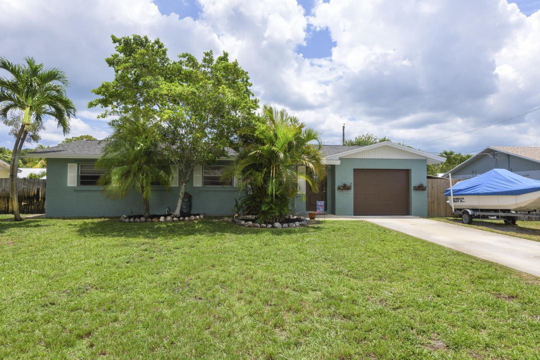 For Sale: $465,000 (3 beds, 2 baths, 1218 Square Feet)