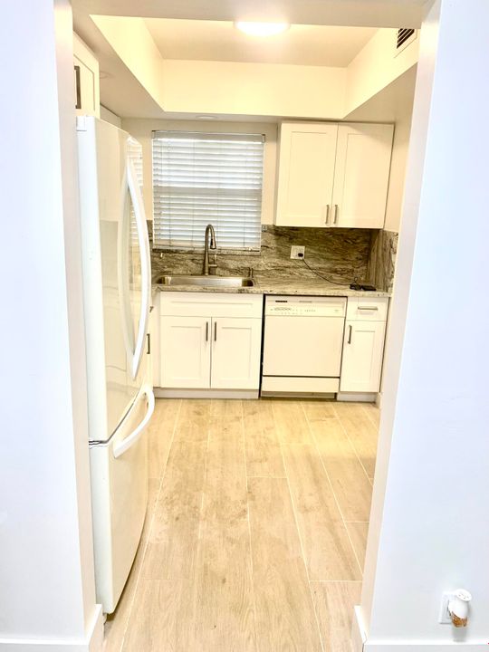 For Rent: $1,650 (1 beds, 1 baths, 720 Square Feet)