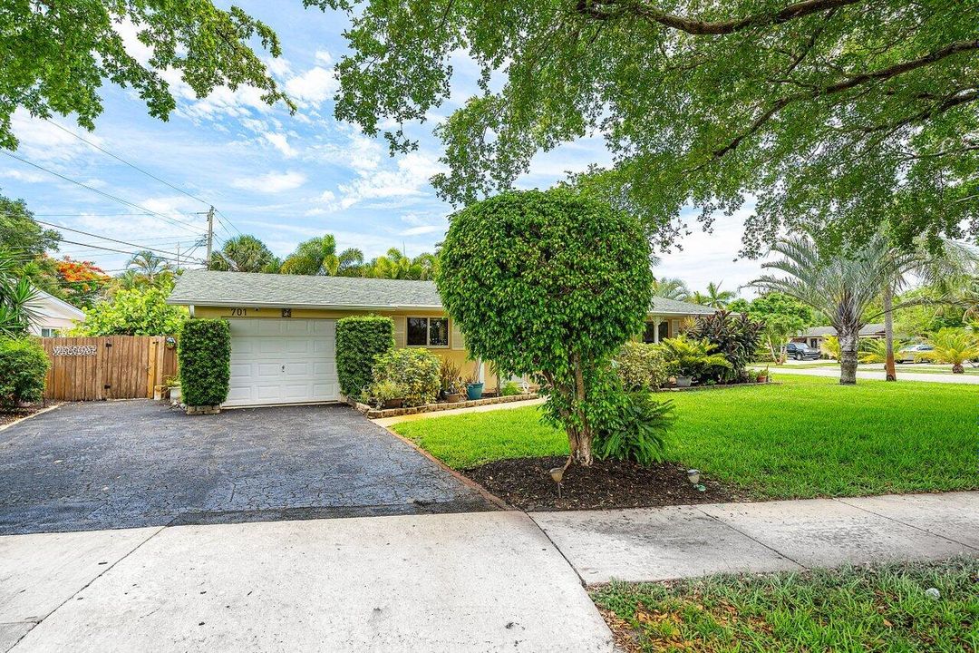 For Sale: $575,000 (3 beds, 2 baths, 1118 Square Feet)