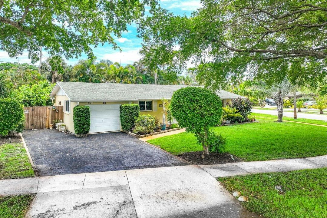 For Sale: $575,000 (3 beds, 2 baths, 1118 Square Feet)