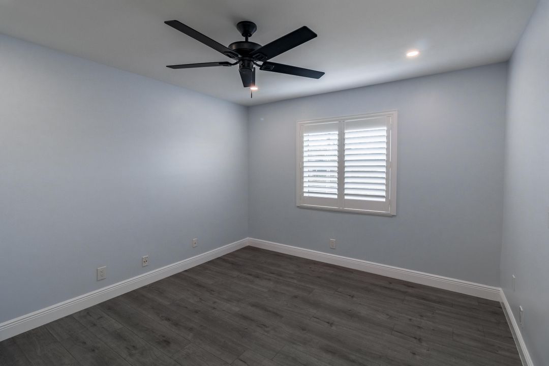 For Sale: $300,000 (2 beds, 2 baths, 902 Square Feet)