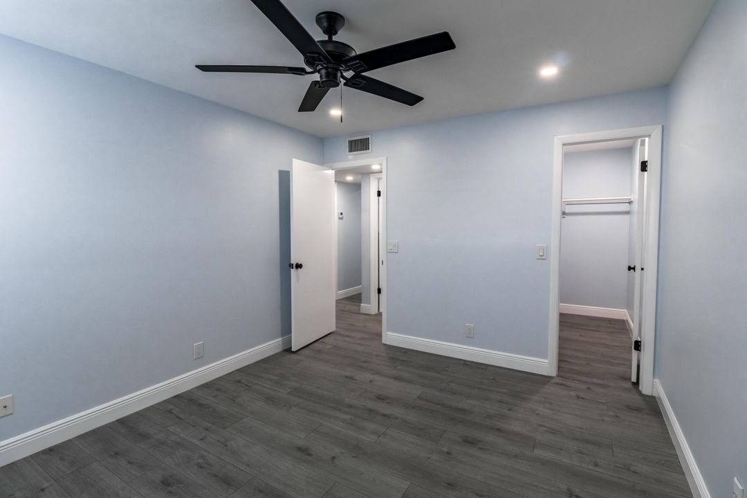 For Sale: $300,000 (2 beds, 2 baths, 902 Square Feet)