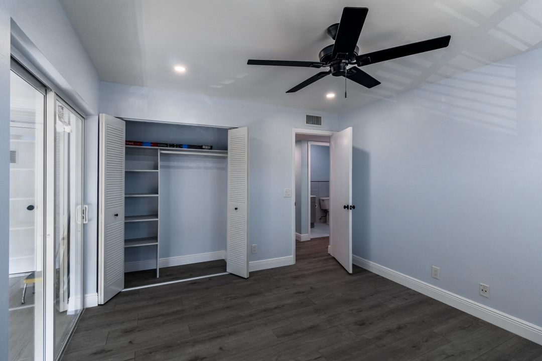 For Sale: $300,000 (2 beds, 2 baths, 902 Square Feet)