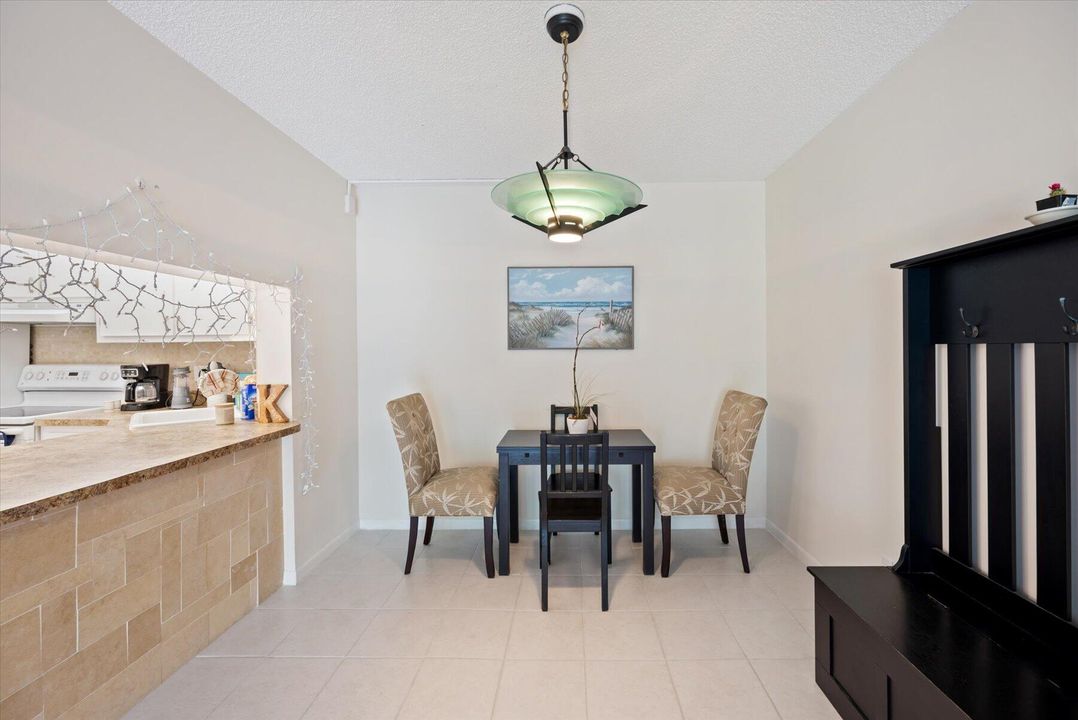 For Sale: $222,500 (2 beds, 2 baths, 1064 Square Feet)
