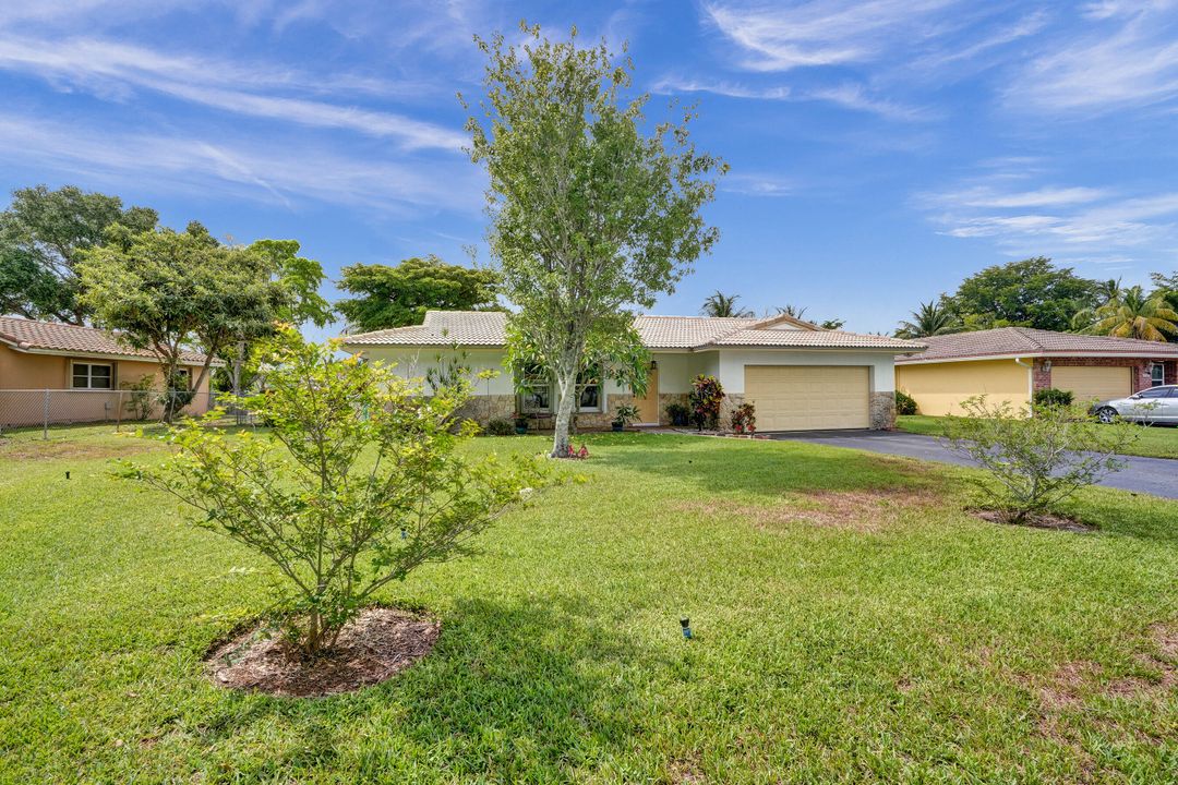 For Sale: $599,000 (3 beds, 2 baths, 1655 Square Feet)