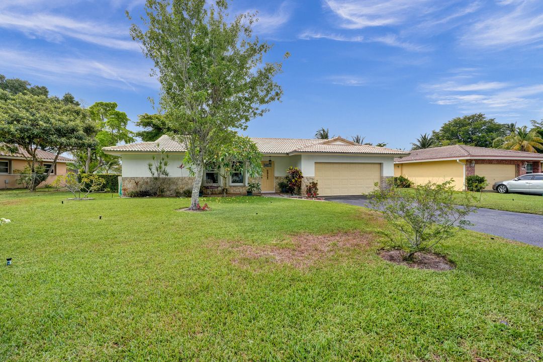 For Sale: $599,000 (3 beds, 2 baths, 1655 Square Feet)