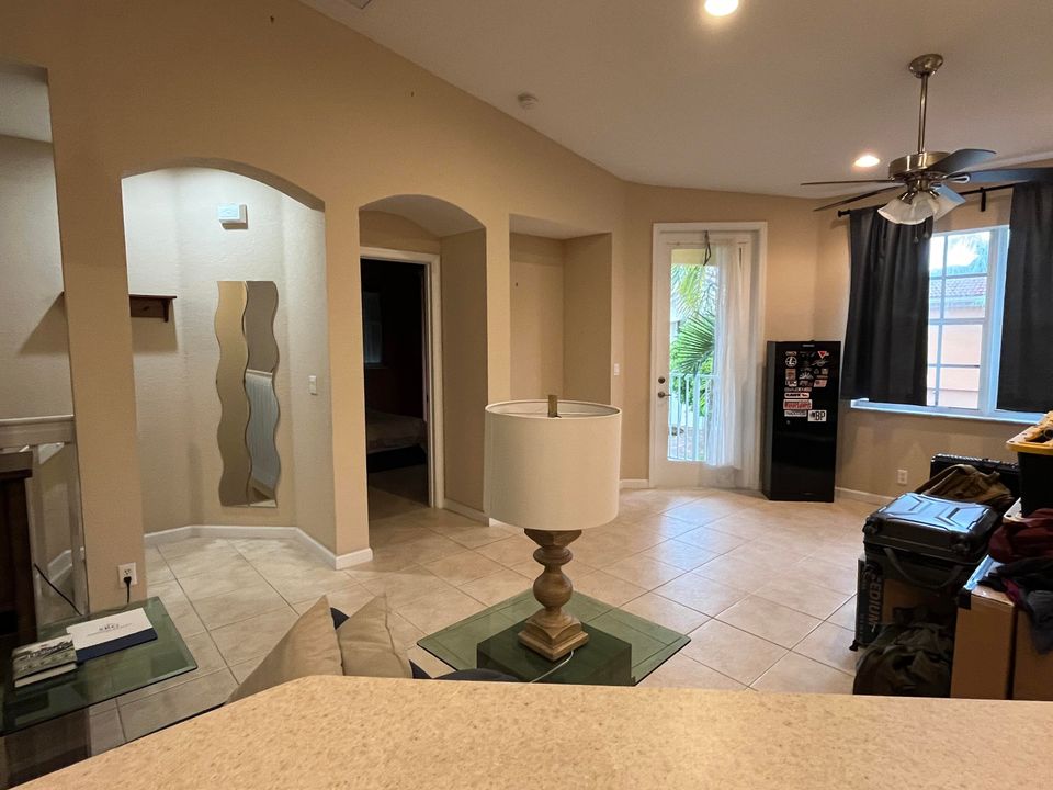 For Sale: $257,000 (2 beds, 2 baths, 1022 Square Feet)