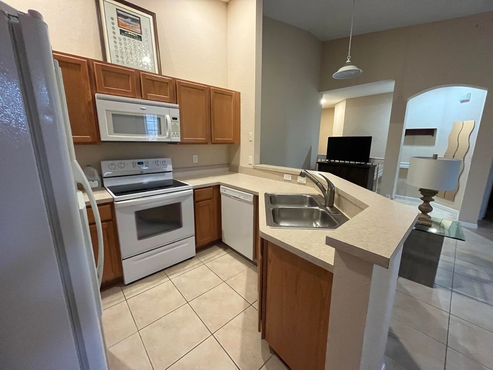 Active With Contract: $257,000 (2 beds, 2 baths, 1022 Square Feet)