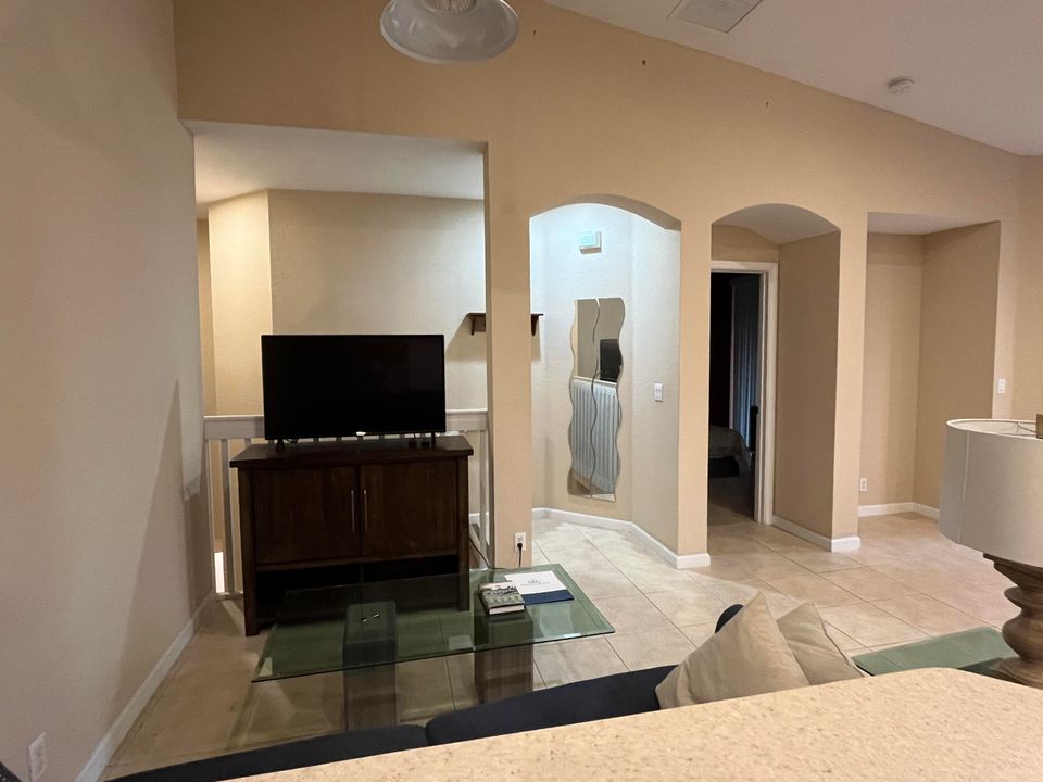 Active With Contract: $257,000 (2 beds, 2 baths, 1022 Square Feet)