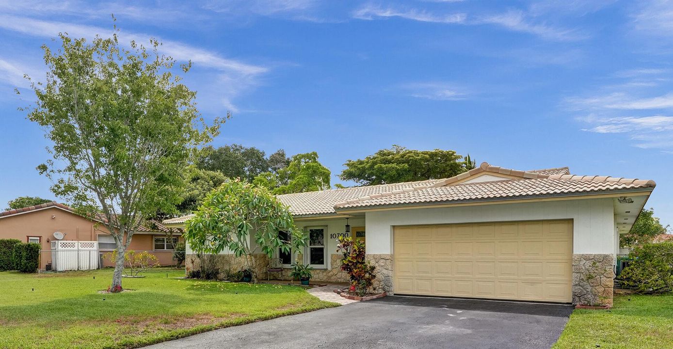 For Sale: $599,000 (3 beds, 2 baths, 1655 Square Feet)