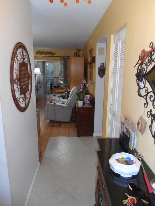 For Sale: $109,000 (2 beds, 1 baths, 894 Square Feet)