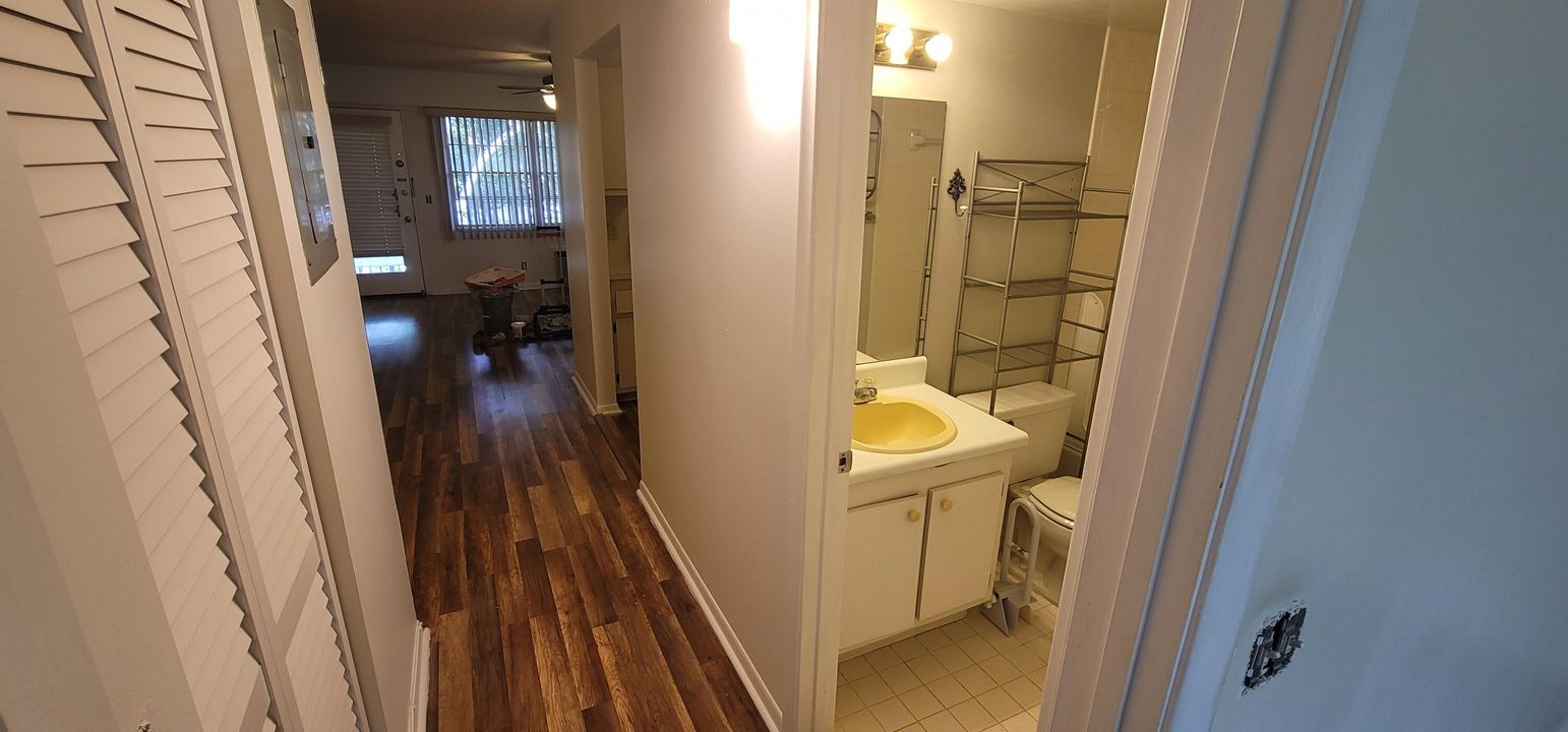 For Sale: $160,000 (1 beds, 1 baths, 685 Square Feet)