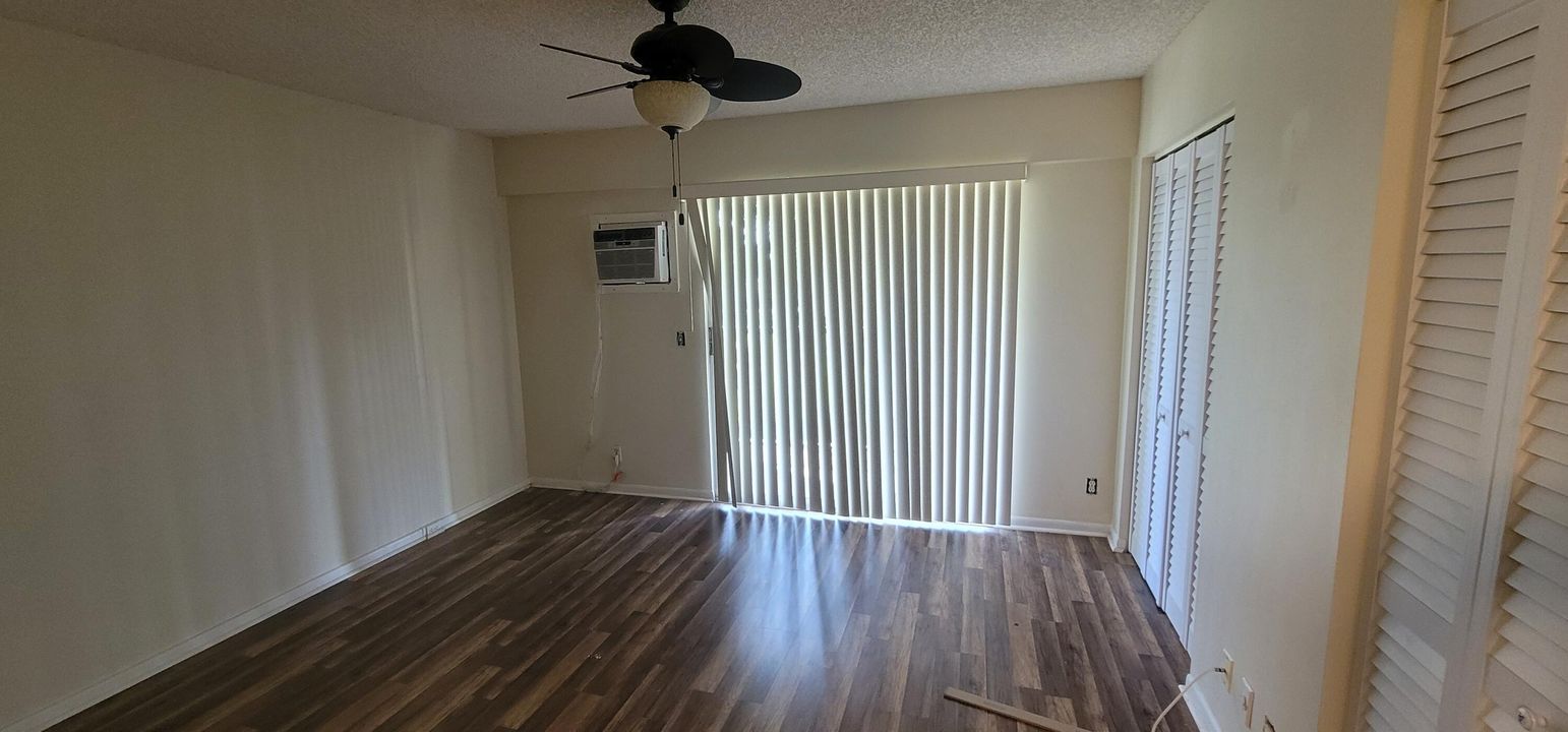 For Sale: $160,000 (1 beds, 1 baths, 685 Square Feet)