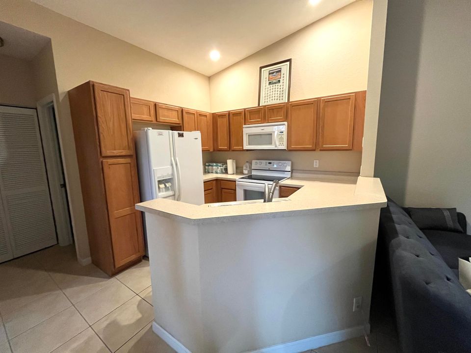Active With Contract: $257,000 (2 beds, 2 baths, 1022 Square Feet)