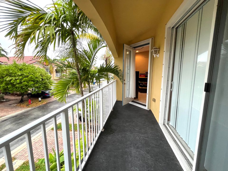 For Sale: $257,000 (2 beds, 2 baths, 1022 Square Feet)